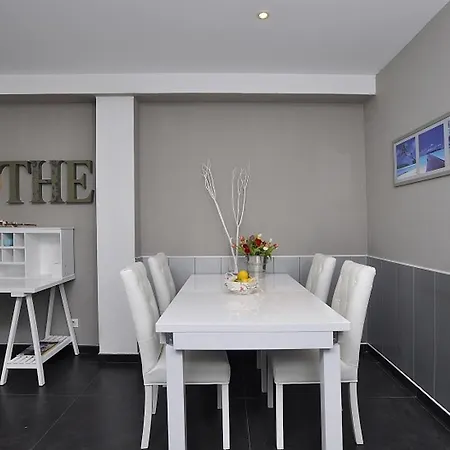 Apartment Sunlight - Parisian Bleu - Calm With Sea View